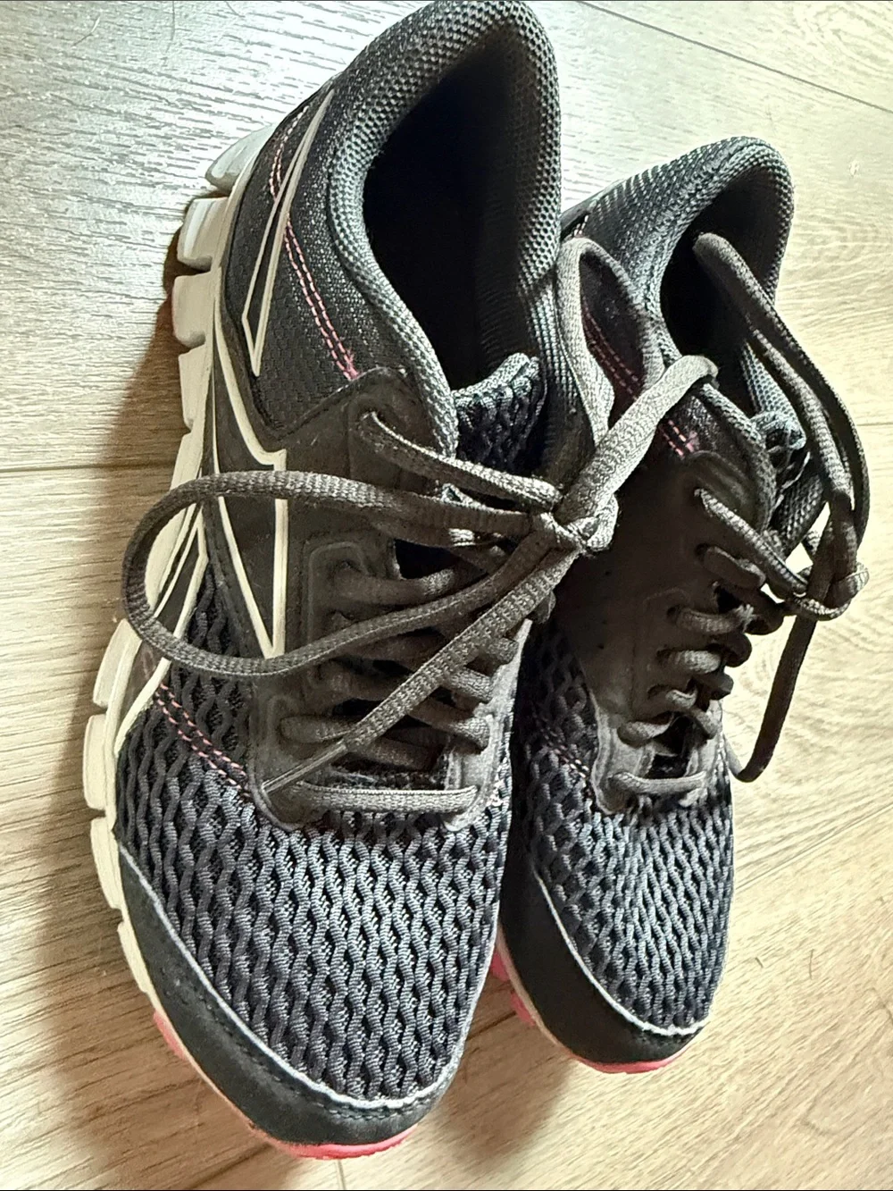 Reebok Women's Black Gray and Pink Running Sneakers Size 7